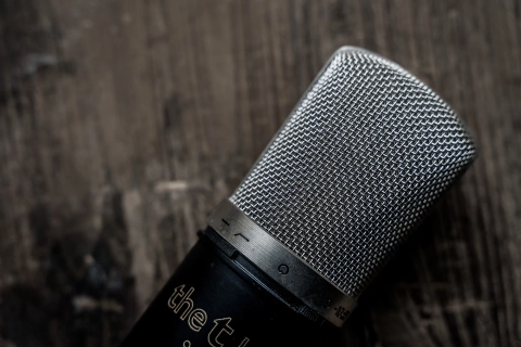 Image of podcast microphone  on a wooden table